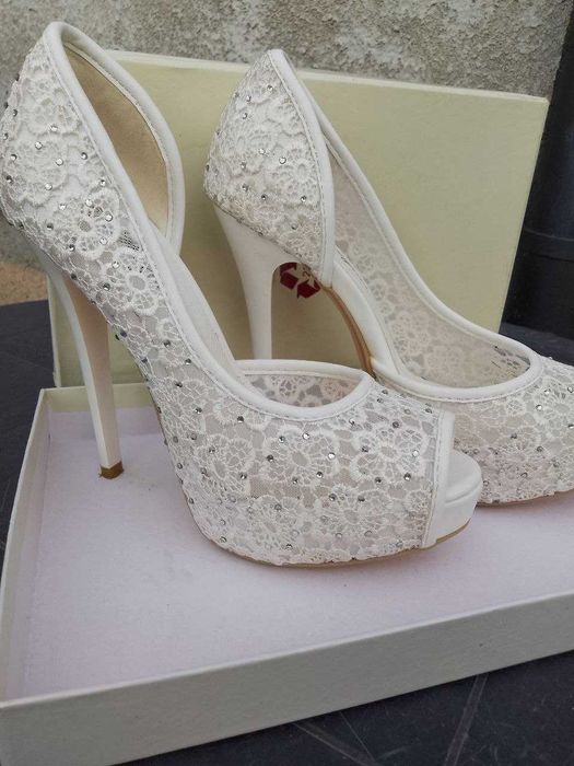 Дамски обувки с ток