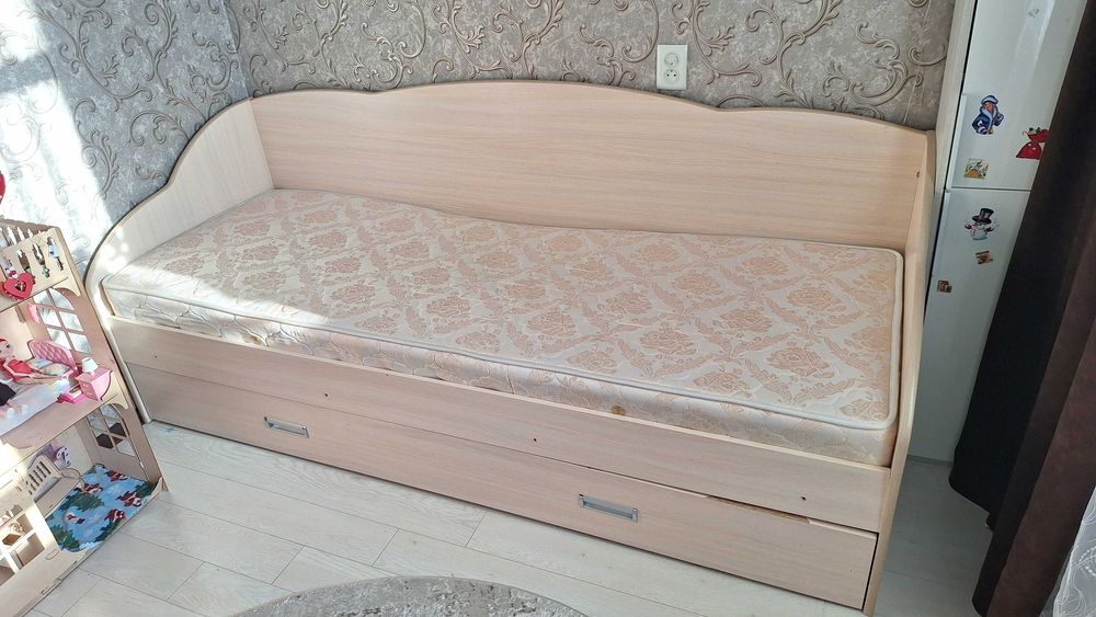 Продам две кровати с матрасом
