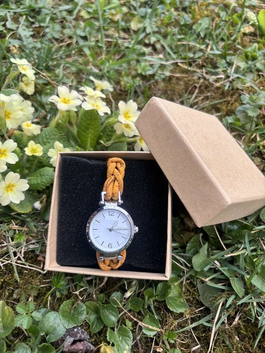 Дамски часовник с каишка от модерна Еко коркова кожа