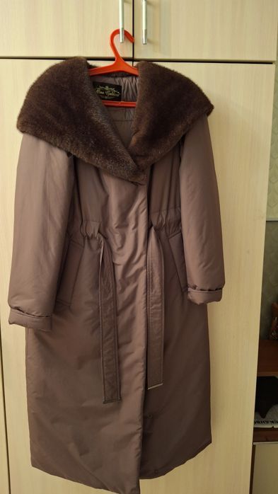 Продам зимнее пальто с мехом