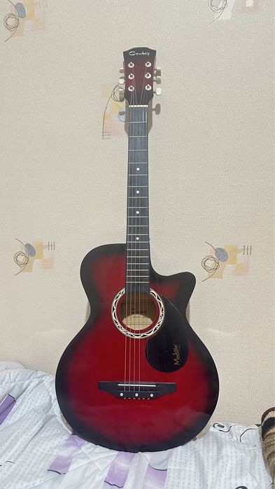 Gitara srochna sotiladi