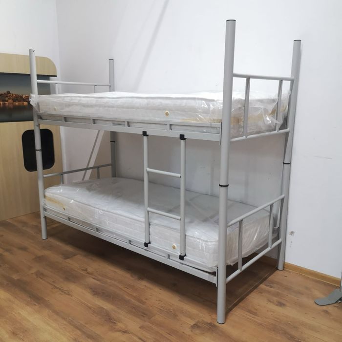 Par metalic supraetajat