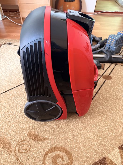 Aspirator Bosch cu spalare