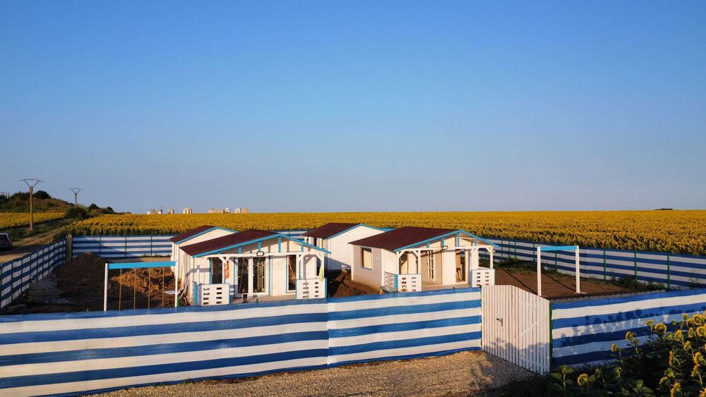 Vand casute lemn in  23 august, aproape statiuni, 16 km de  Nibiru.