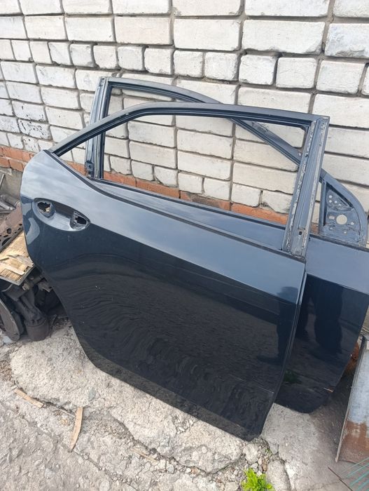 Двери б/у corolla 180 кузов