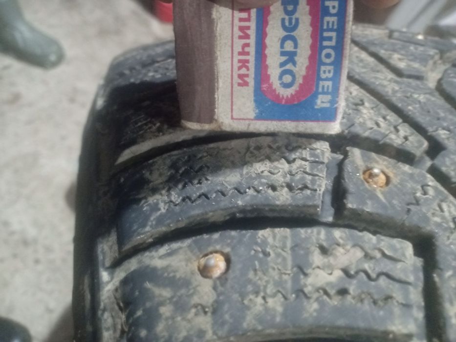 Зимние шипованные шины 235/65 R17