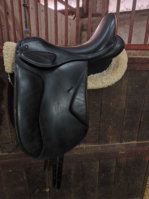 Седло за обездка