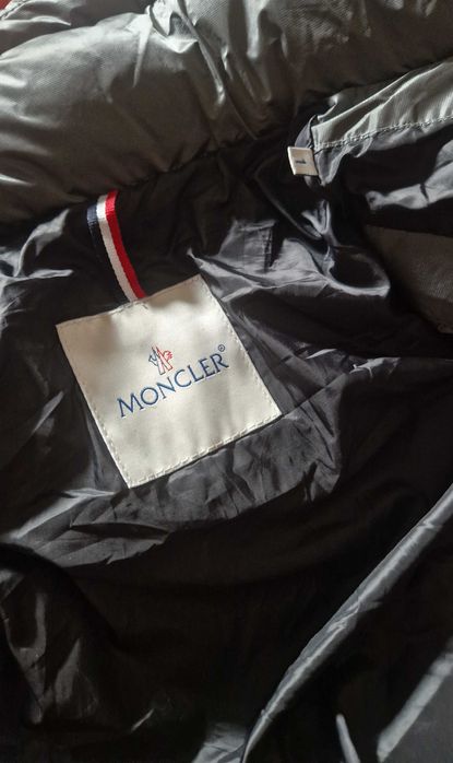 Moncler дълъг елек с качулка