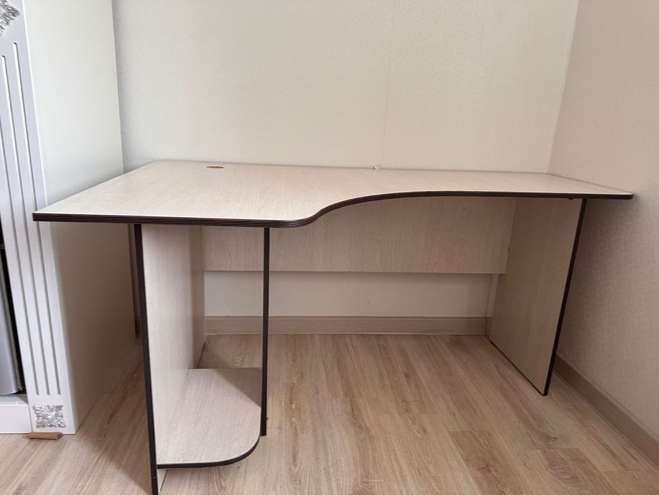 Компьютерный стол, угловой