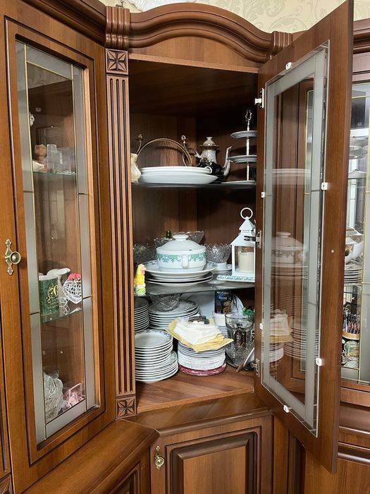 сервант, шкаф в хорошем состоянии