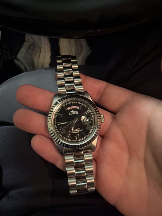 Lotus часовник нов
