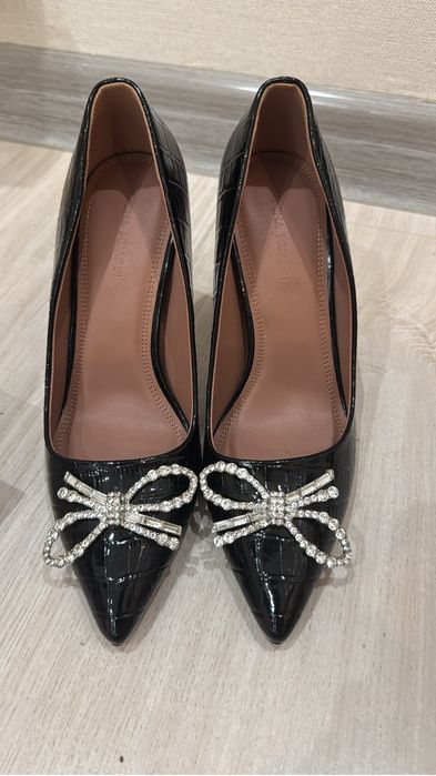 Продам обувь ……………….