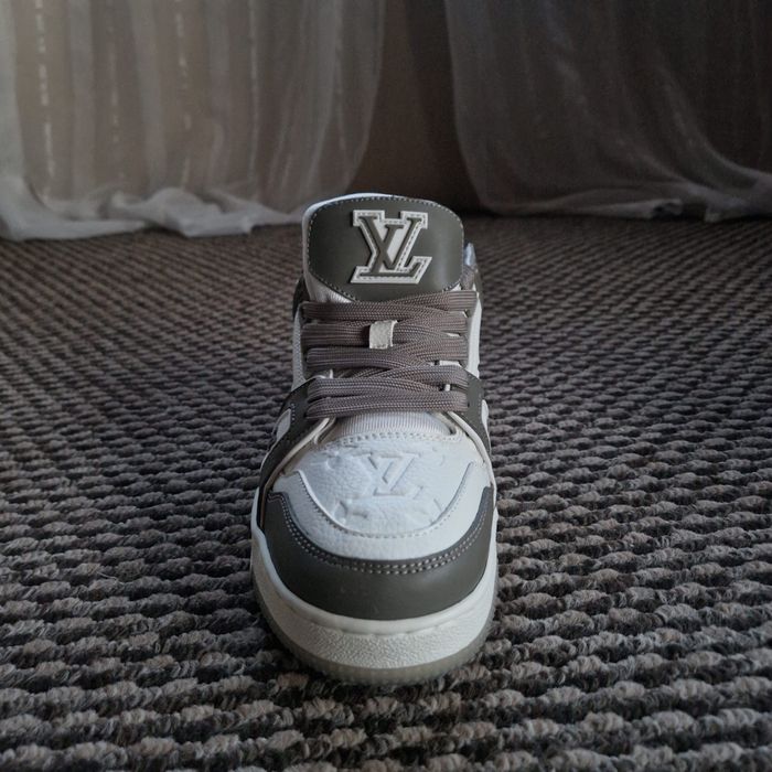 Louis Vuitton Trainer – White/Grey