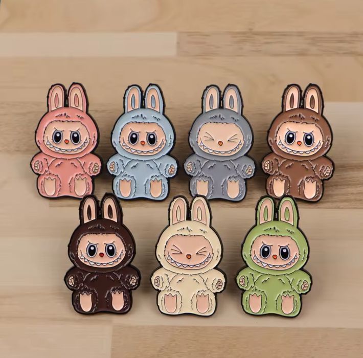 Значки / пинчета  labubu