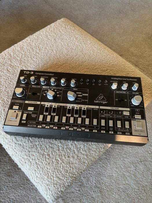 Sintetizator Behringer TD-3-BK