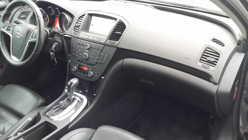 Opel Insignia 2.0 Turbo (Бензин), 2009 г., заводски Sport пакет.