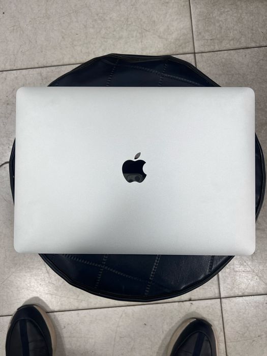 Macbook M1 sotiladi holati ideal bir qoʻl