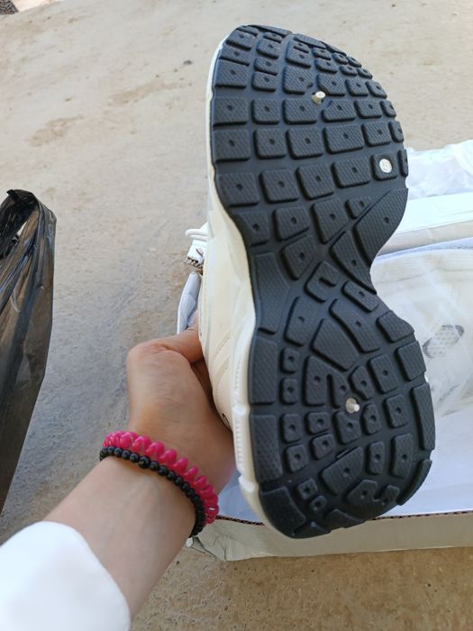 Продаю кросовки женские