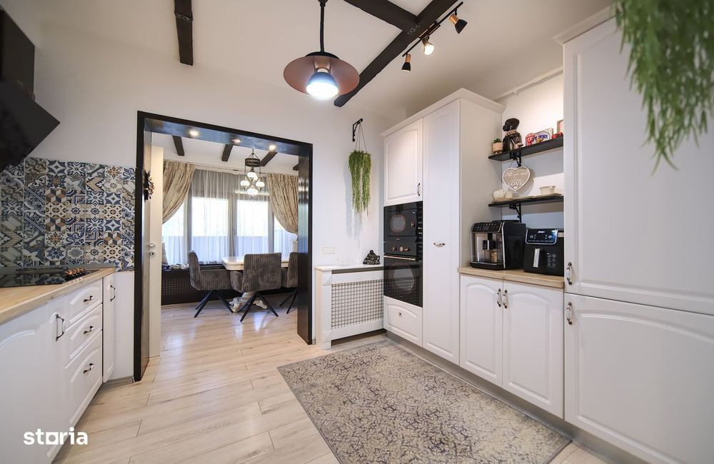 Proprietar vând apartament deosebit cu 170m curte privata 3camere2 bai