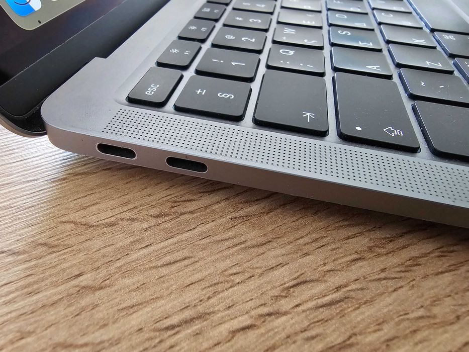 Apple MacBook Air M1 13 inch (2020) – 8GB RAM | 256GB SSD | 88% батерия | +зарядно | Space Gray
