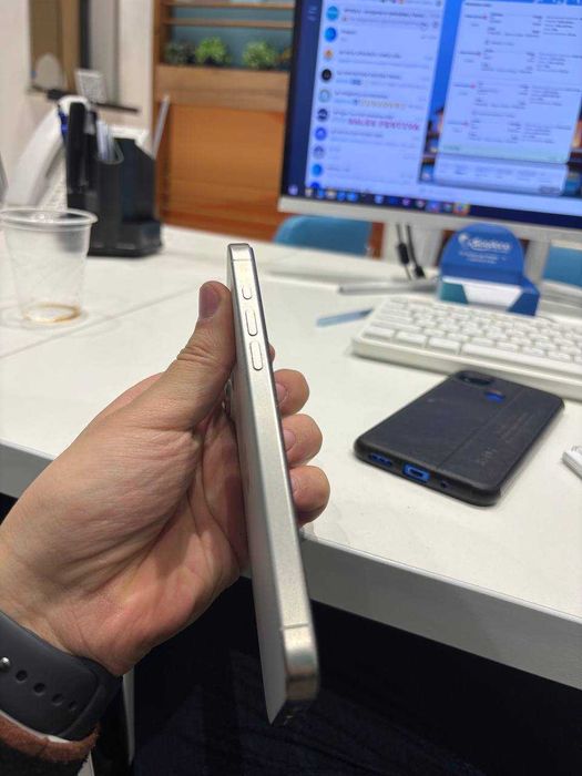 IPHONE 15 PRO MAX xolati ideal orqa krishkada treshina bor