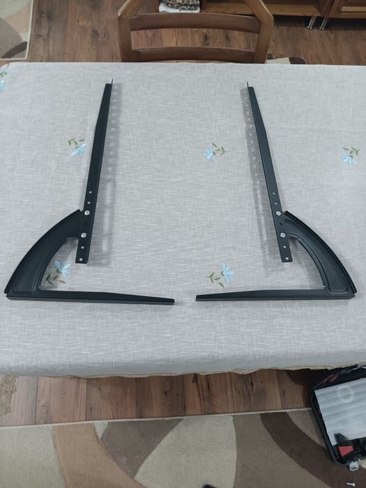 Suport TV pentru masa