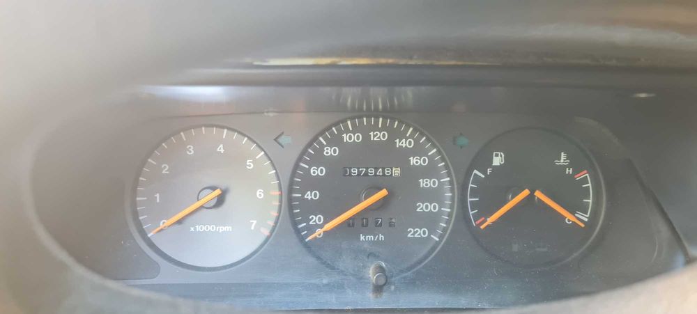 Vand daewoo espero lovit partea dreapta cumparat de nou 98000 km reali 3000 lei