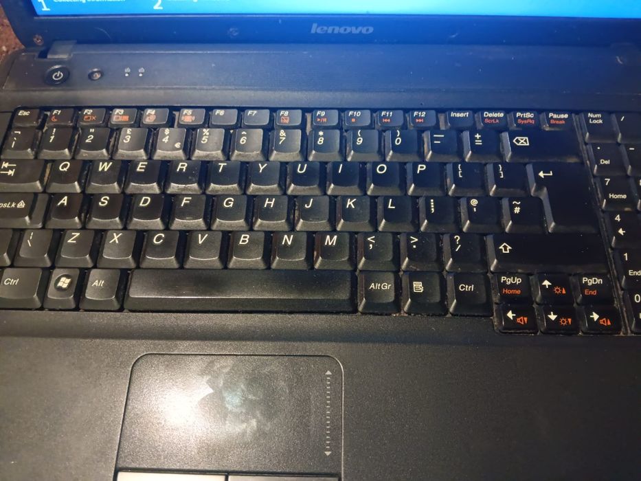 Vand laptop.Lenovo Yoga I5 generatia a6a