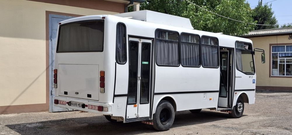 Автобус Исузу 2011