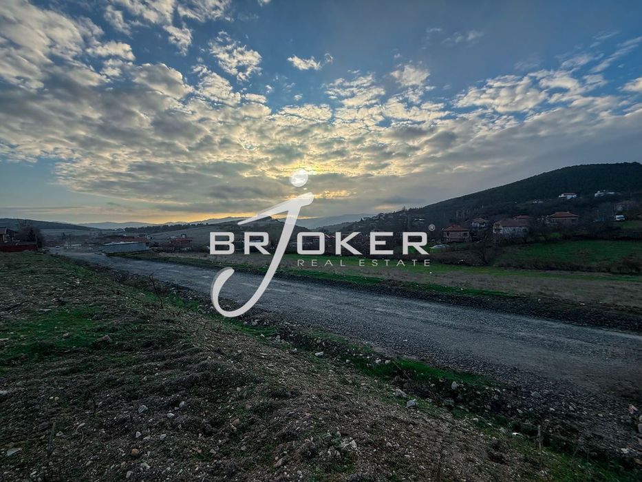 Парцел в Кърджали, област-с.Енчец площ 1000 цена 65000