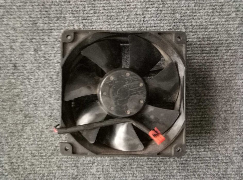 Продам вентилятор на 24 Вольта