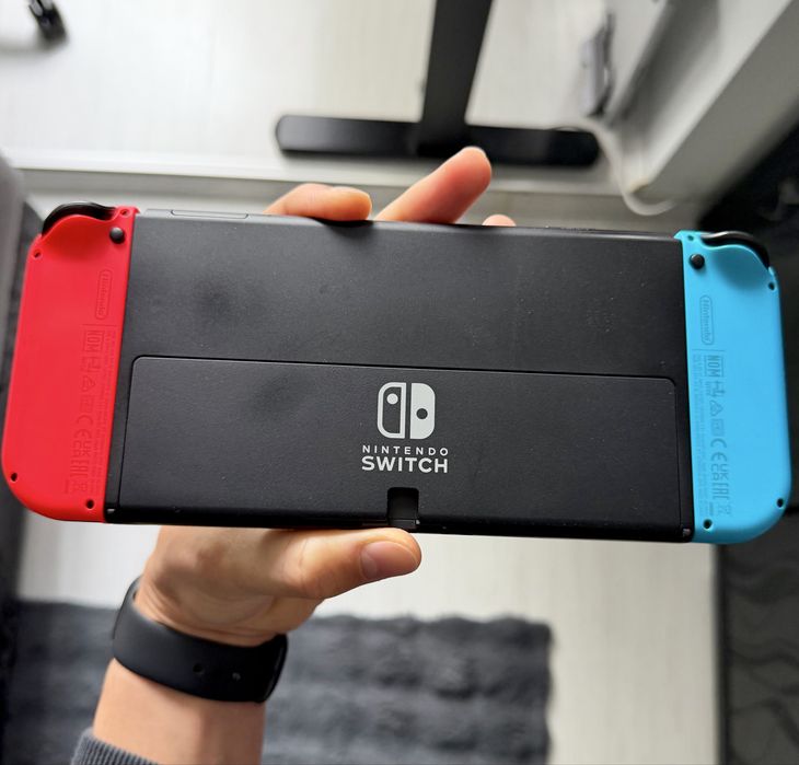 Nintendo Switch OLED Full Box (stare foarte buna)