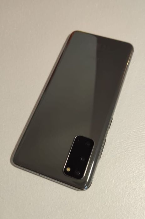 Samsung S20 в отличном состояние