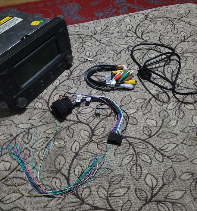 Vând CD Player/Radio compatibil pentru mai multe modele!