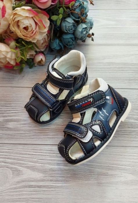 Продам детскую новую обувь