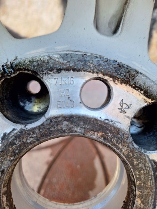 Алуминиеви джанти 16" за Мерцедес с 2 бр гуми зимни