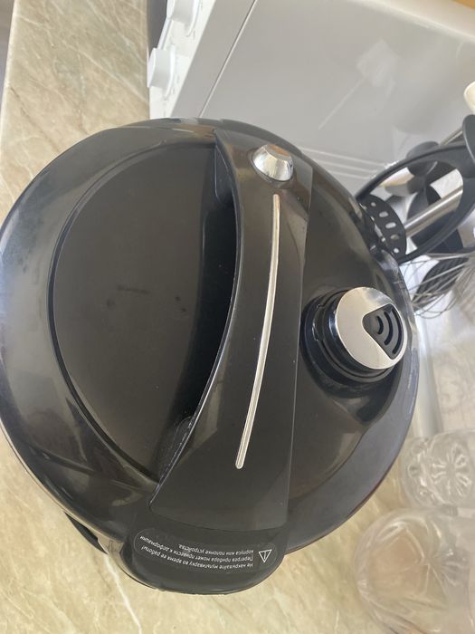 Мультиварка  Redmond почти новый