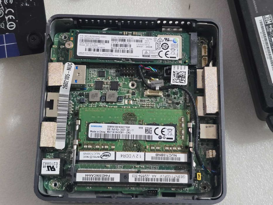 Mini PC Intel NUC NUC7i3BNK, Core i3-7100U 2.40GHz, 8GB RAM, 240GB SSD, Windows 11 Pro