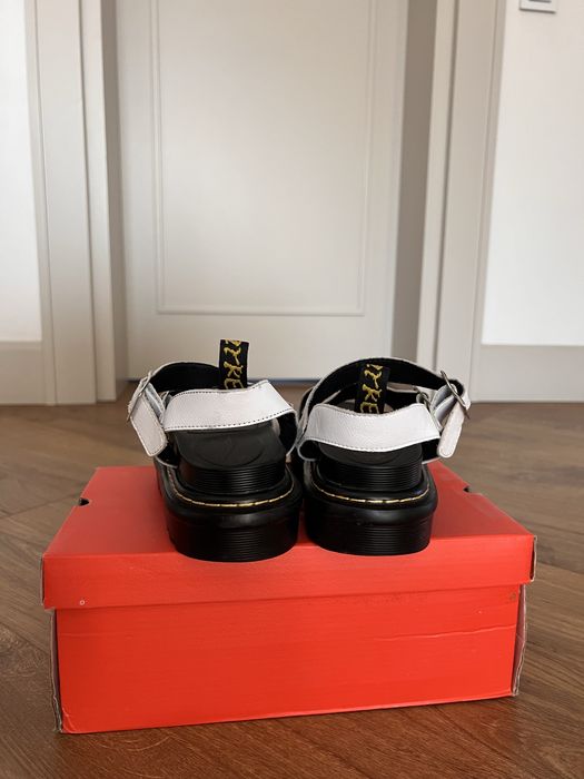 Сандалии на платформе