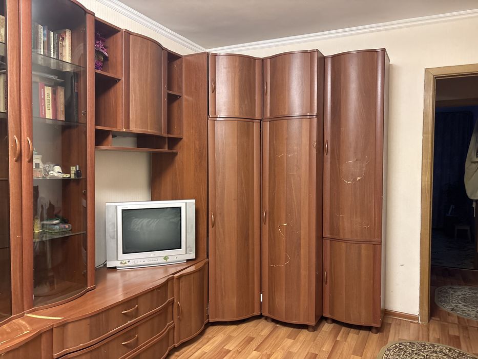 Шкафы с полками и ящиками