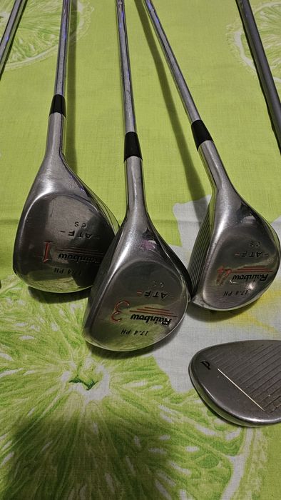 Комплект стикове за голф с чанта