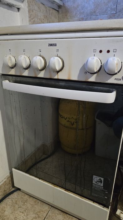 Подарявам готварска печка на газ и ток