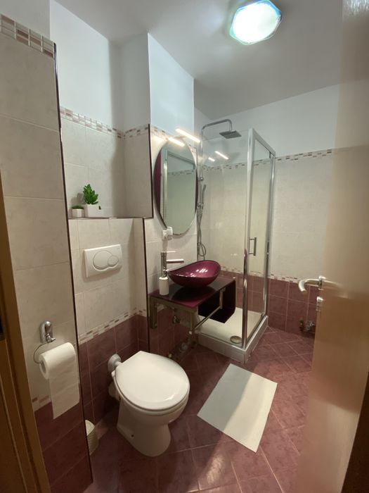 Inchiriez apartament 4 camere zona Uta