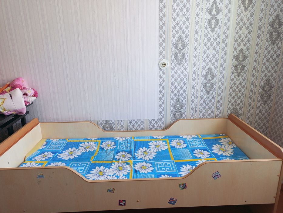 Срочно продам детский кровать с матрасом
