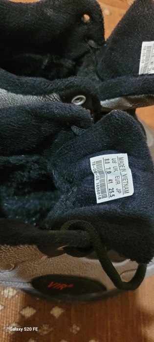 Продам кросовки зимнии   б/у. В отличном состоянии