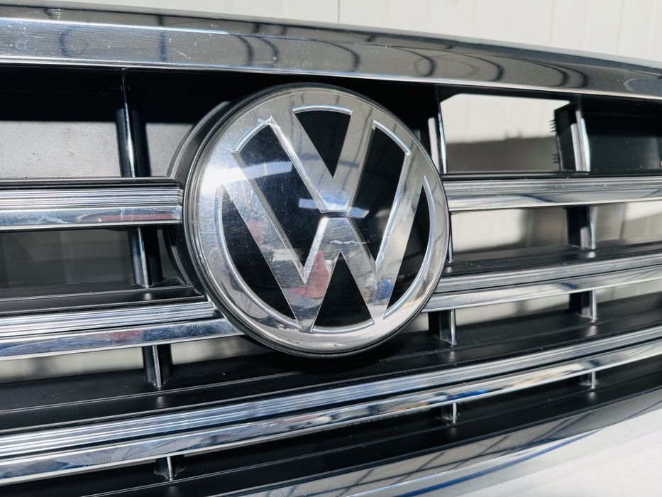 Grila radiator R Line WV Touareg dupa 2018