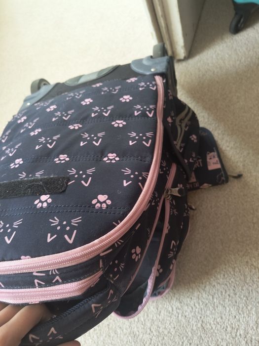 Ghiozdan cu penar inclus de firma