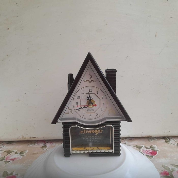 Ceas de masa/birou quartz  fabricat in Franta