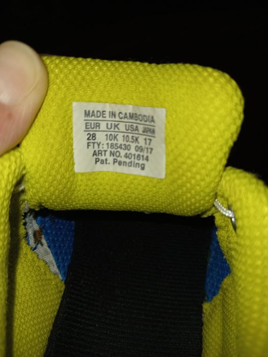 Маратонки на Salomon номер 28 и пантофи номер 29