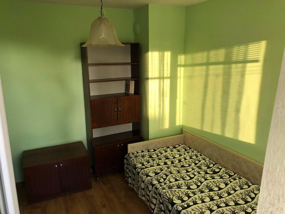 Тристаен, под наем, Център